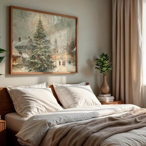 Peut inclure: Une peinture &agrave; l'aquarelle encadr&eacute;e d'une sc&egrave;ne de No&euml;l enneig&eacute;e est accroch&eacute;e au-dessus d'un lit avec une literie blanche et une couverture marron. Une plante en pot et une table de chevet avec des livres sont &agrave; gauche. Des rideaux beiges et une fen&ecirc;tre sont &agrave; droite.