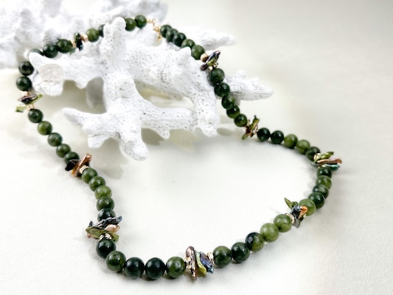 Green jade necklace with greeen pearls