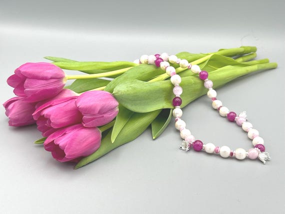 pearls necklace with itiny pink beads