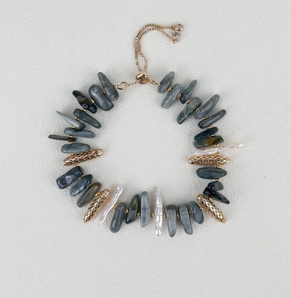 Chrysoberyl and pearls bracelet