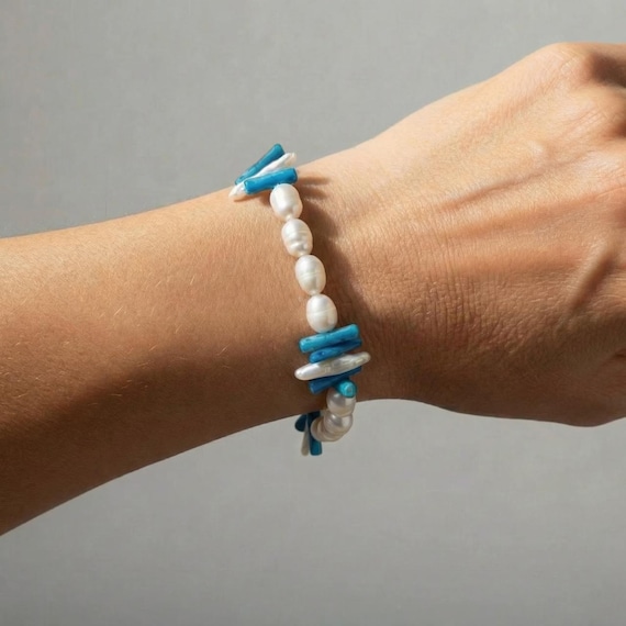 Bracelet pearls and blue coral