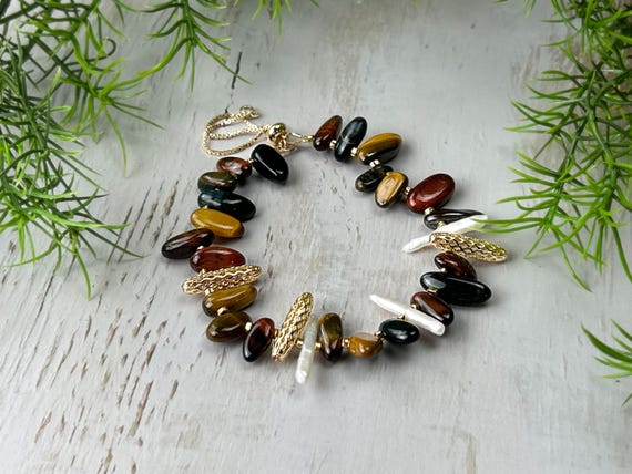 Tiger eye bracelet with biwa pearl