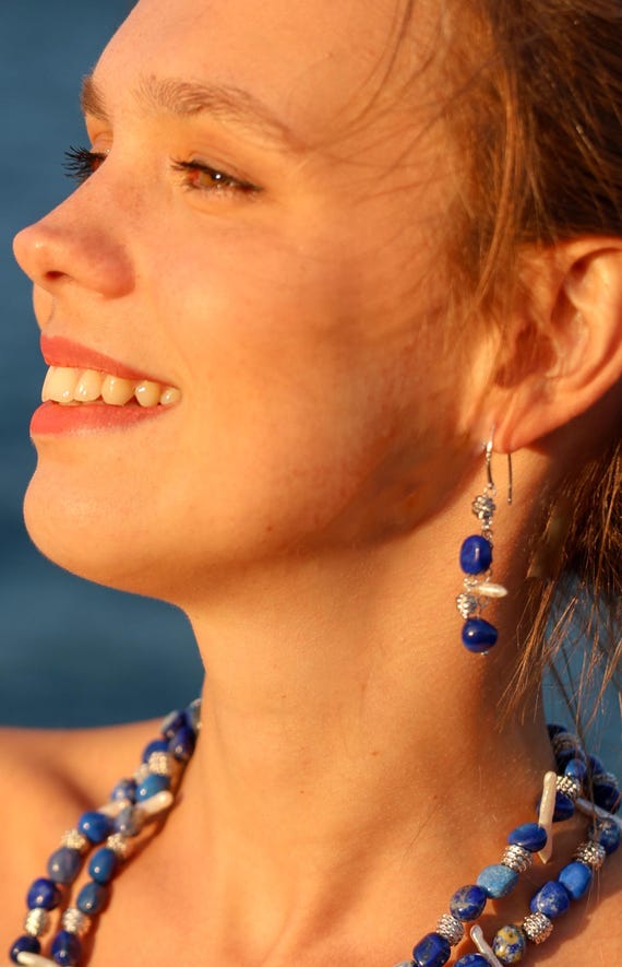 Royal blue dangle modern earrngs with lapis lazuli