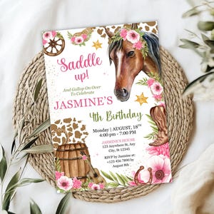 Modèle modifiable d'invitation d'anniversaire de cow-girl, invitation florale rose de partie de cheval, invitation de fille de selle, carte d'anniversaire occidentale