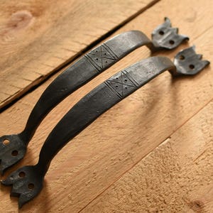 Tulip-End Door Pulls - Set of 12