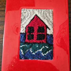 Hand Made Hooked Mug Rug - Red House Design, Charming Framed Red House Shelf Decor, Perfect Cozy Decorative Sitters for Home Decoration Gift