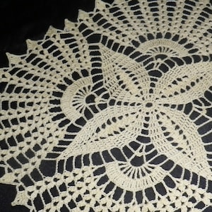 Crochet Doily 32 cm - 13 inches - Clover