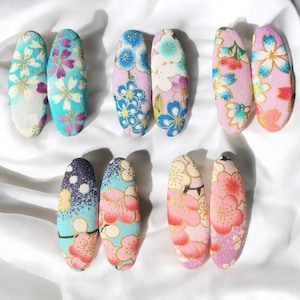 Japanische Haarspangen mit Druckknopf, 2er-Set | Haarschmuck aus Kimonostoff | Handgefertigte Haarspangen im Kanzashi-Stil | Blumen-Haarschmuck