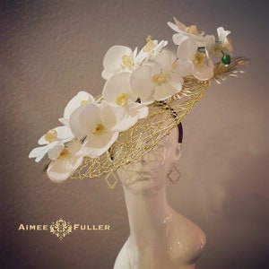 Aimee Fuller Kentucky Derby Fascinator, White and Gold Floral Royal Ascot Hat, Bridal Fascinator Hat Orchid Flower Palm Leaf Breeders Cup