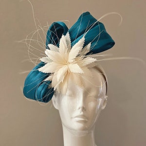 Kentucky Derby Hat Fascinator, Teal Green Silk Off White Feather Fascinator, Del Mar Opening Day Hat, Royal Ascot Hats Melbourne Cup Hats