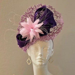 Kentucky Derby Hut Fascinator, Royal Ascot Hut, Lavendel Lila Seide & Federbüschel Blumen Del Mar Eröffnungstag, Cup-Hut Melburg, Ostern