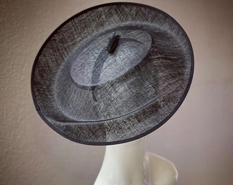 Kentucky Derby-hoed, Aimee Fuller zwarte Royal Ascot-fascinator, kerkhoed, Melbourne Cup-hoed, eenvoudige Breeders Cup-hoed, klassieke Del Mar Races-hoed