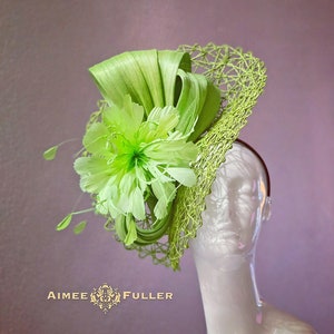 Kentucky Derby Hat Fascinator, Lime Green Feather Hat, Apple Green Hat, Del Mar Headpiece, Lime Royal Ascot Hat, Melbourne Cup Hat, Easter