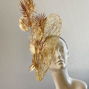 Aimee Fuller Kentucky Derby Fascinator, Gold Metallic Palm Blatt Hut, Del Mar Rassen Hut, Goldener Royal Ascot Hut, Preakness Epsom Osterhut