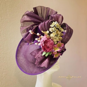 Kentucky Derby Hut Fascinator, Royal Ascot Hut, Italienische Pflaumen Seide & Purpur mit Blumen, Purpur Breeders Cup Hut, Del Mar Hut, Bordeaux Cup Hut