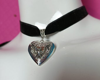 Bat Locket Velvet Choker