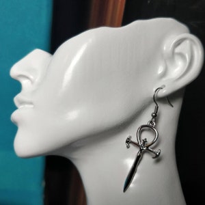 Silver Ankh Earrings// vamp vampire Halloween