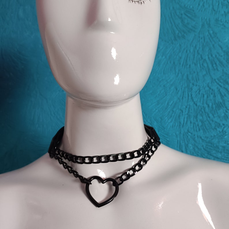 Collier ras de cou avec chaîne en forme de coeur Version avec chaîne d'étranglement Noir image 4