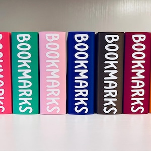 Buch-Förmiger Lesezeichen-Halter - 3D gedrucktes Buch-Liebhaber-Geschenk, Schreibtisch-Organizer, Bücherregal-Dekor