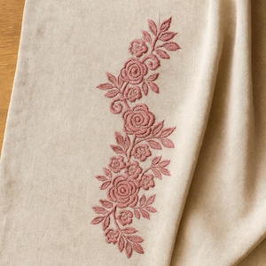 Diseño de bordado de rosas: elegante borde floral para ropa de cama (descarga digital)