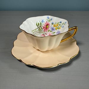 Shelley Teacup And Saucer Fine Bone China 1945-66 Fluted Pink Peach Floral 515
