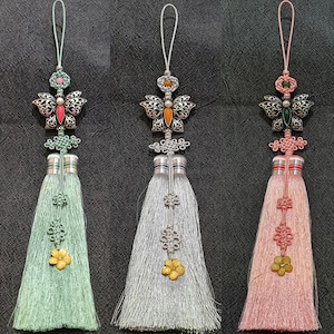 Handmade Korean Hanbok Norigae with Butterfly & Tassel – Traditional Knot Accessory