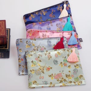 Korean Hanbok Fabric Zipper Pouch – 5 Colors | Custom Tassel | Traditional Silk Clutch Bag