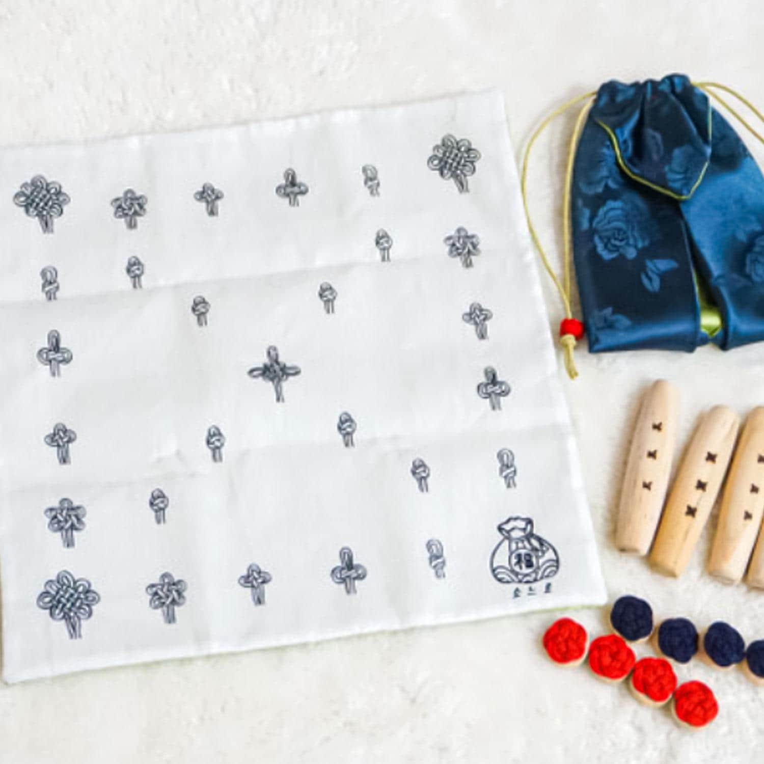 Yut Nori Coréen Traditionnel NOUVEL AN Jeu Yut Jeu 4 Bâtons Yoot Set Yut Nori Coréen Traditionnel NOUVEL AN Jeu Yut Jeu 4 Bâtons Yoot Set