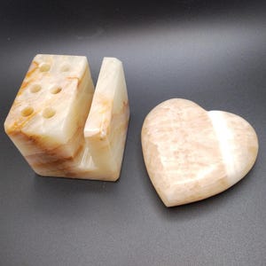 Lápis, caneta e porta-cartas vintage em pedra ônix e mármore, organizador de mesa + grande peso de papel em forma de coração de calcita MCM, estilo moderno de meados do século