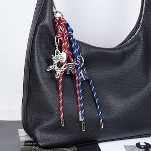 Dije de cuerda con inicial para bolso, paracord trenzado, cuentas personalizadas, decoración minimalista de cuerda personalizada para accesorios de bolso, regalo personalizado
