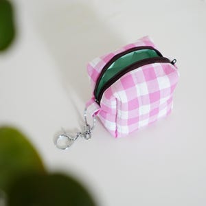 Mini portachiavi trapuntato I Collezione Daisy Picnic I Motivo a righe a quadri I Borsa per il trucco gonfia fatta a mano I Portachiavi per borsa