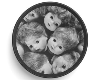 Image rondelle de hockey avec têtes de poupées vintage