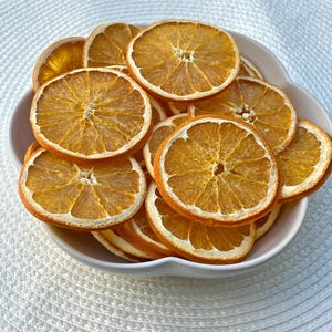 All-natural dried orange slices perfect for crafts, cocktails, potpourri, holiday décor, garnishes, and creative DIY projects.