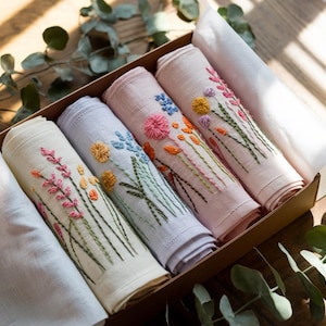 Set 4 Embroidered Linen Napkins Wedding, Soft Pastel Wildflowers with Pink Ribbon, Handmade Wedding Table Decor or Mother’s Day Gift