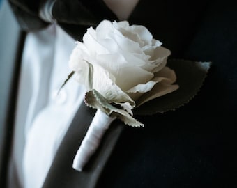 Silk white rose boutonniere/formal buttonhole/white wedding/white boutonniere/ladies rose corsage/groom/lapel flower/white/white buttonhole