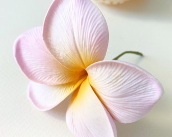 Pink Plumeria hair flower/hair flower/frangipani hair flower/hawaiian/party hair flower/hair accessory/summer/hair flower/plumeria