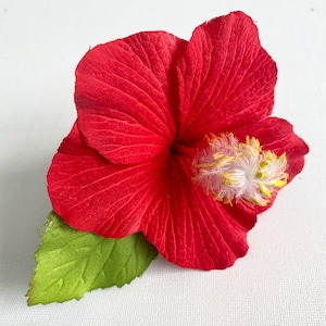 Scarlet Beauty hibiscus hair clip/hawaiian party hair clip/red hibiscus hair clip/red hibiscus/Polynesian red hair clip/Tahitian hair clip