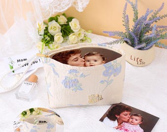 Personalisierte Brieftasche mit Foto gefüttert: Beschenken Sie die Mutter der Braut oder des Bräutigams mit einer benutzerdefinierten Andenken-Clutch für ihren besonderen Tag.