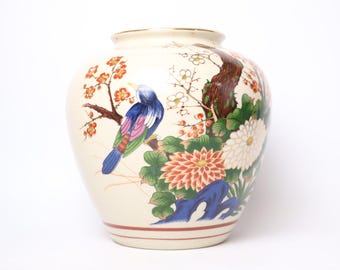九谷焼・伝統的な手描き陶器花瓶 日本の九谷焼磁器の花瓶、手描きの花鳥模様、赤金彩仕上げ、双取っ手
