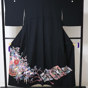 Vintage Japanese silk kimono robe Kuro-Tomesode