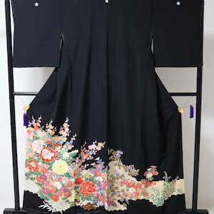 Vintage Japanese silk kimono robe Kuro-Tomesode