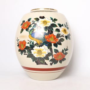 Colorful Kutani Porcelain Vase by Kutani Seiei – Japanese Hand Painted Floral – 26cm – Japan 1900–2000 – Kutani Ware