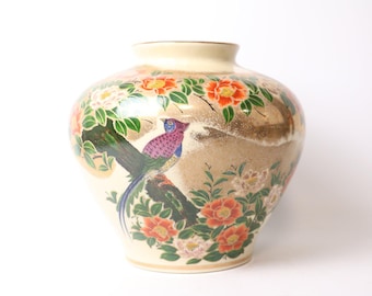九谷焼・伝統的な手描き陶器花瓶 日本の九谷焼磁器の花瓶、手描きの花鳥模様、赤金彩仕上げ、双取っ手