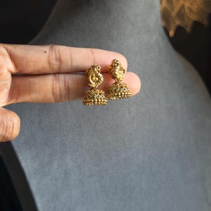 Mini Pfau-inspirierte Top Jhumka Ohrringe - BUDGET