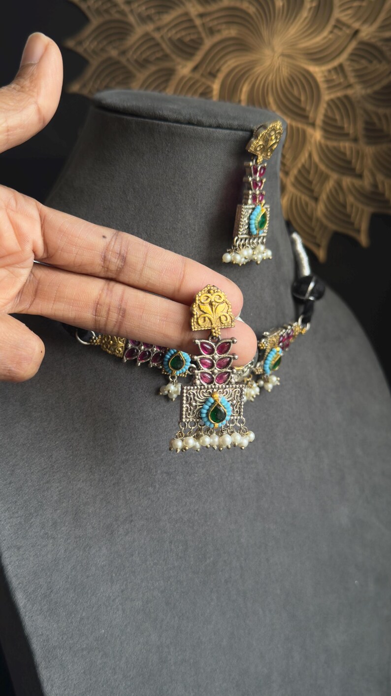 Unieke handgemaakte Indo-western tweekleurige zilveren Indiase sieraden choker set | Duitse zilveren kettingset afbeelding 3