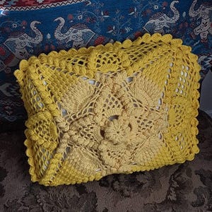 Cover for throw pillow, yellow.