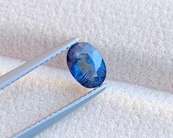 1.25 Carat Royal Blue Sapphire – Oval Cut Natural Gemstone from Madagascar