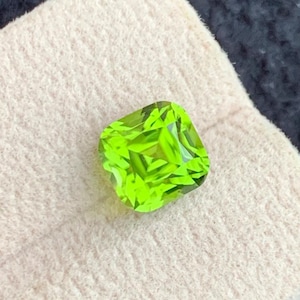 Asscher Cut Peridot Gemstone: 3.55 Carats, Pakistan Origin