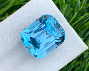 Topaze bleue suisse de 26,80 carats, taille coussin, pour pendentif.
