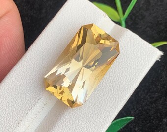 20.04 Carats Natural Bicolor Citrine Gemstone with Fancy Cut, 24.00 x1 3.70 x 10.30 MM